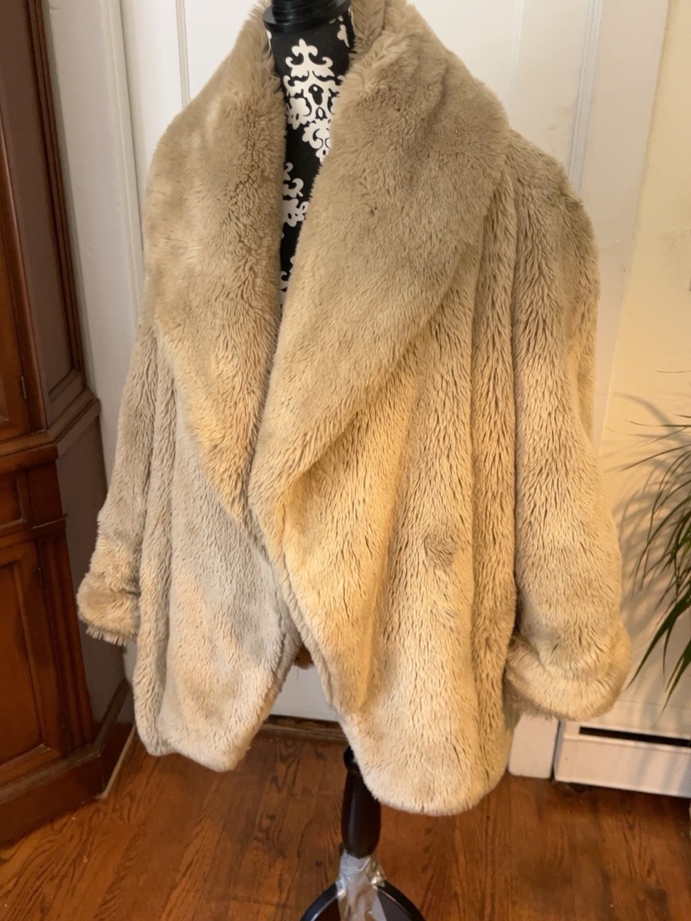 Vintage BYBLOS Italy Faux Fur Cocoon Statement Coat Beige Archival 80s 6057